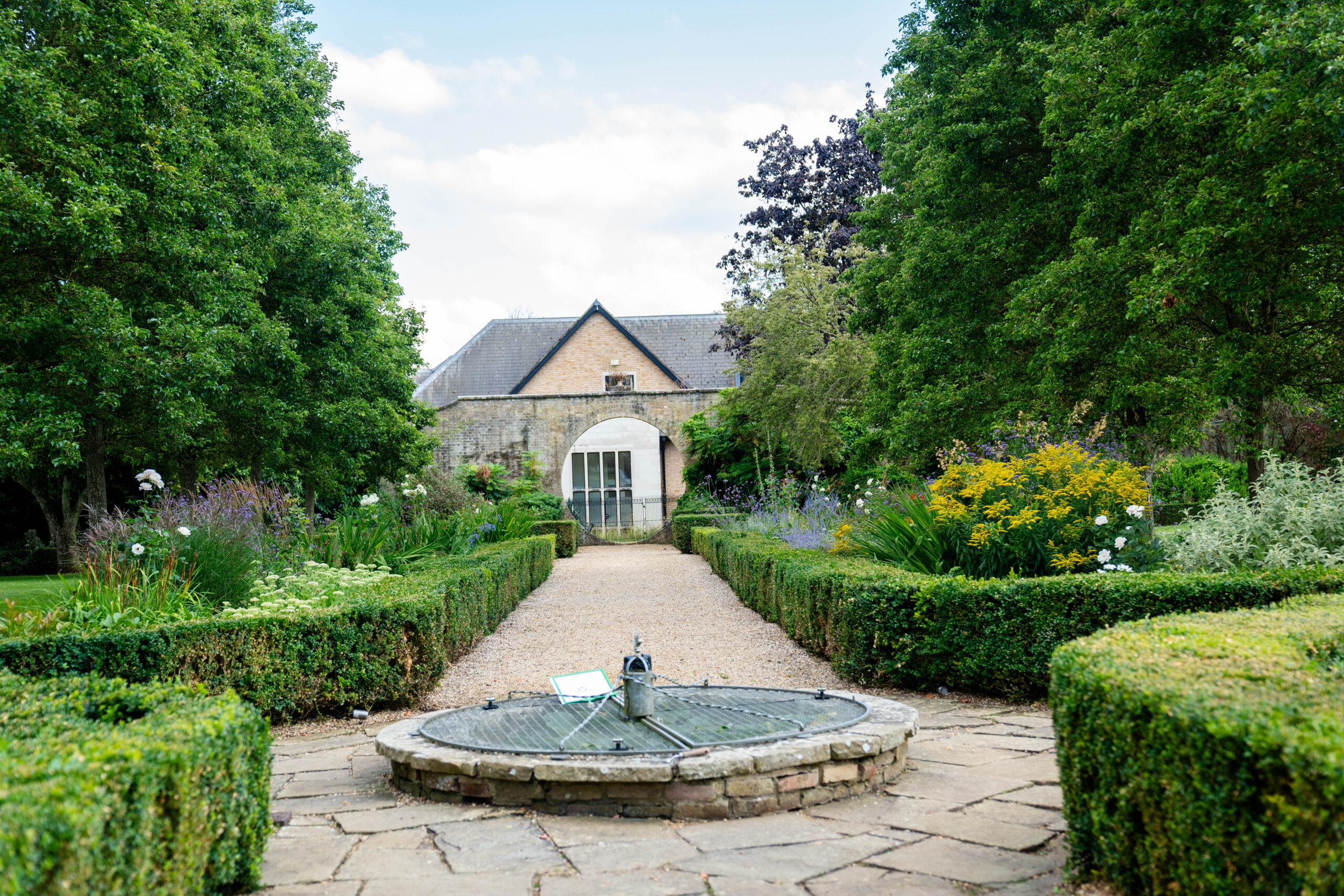 Hanbury Manor outside 